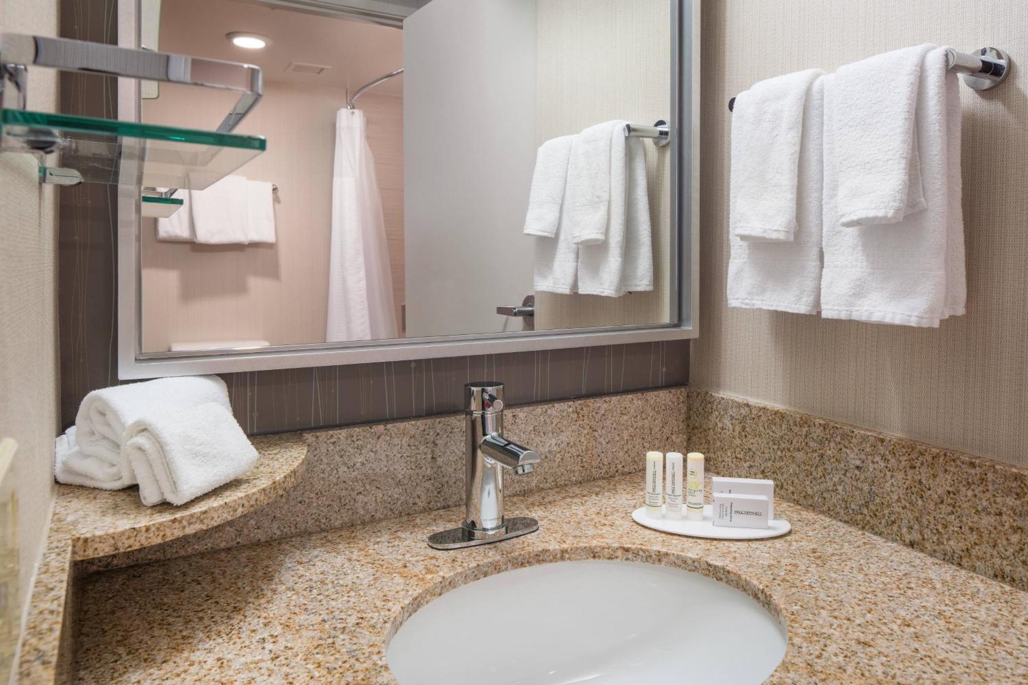 Courtyard By Marriott Richmond Berkeley Hotel Exterior photo