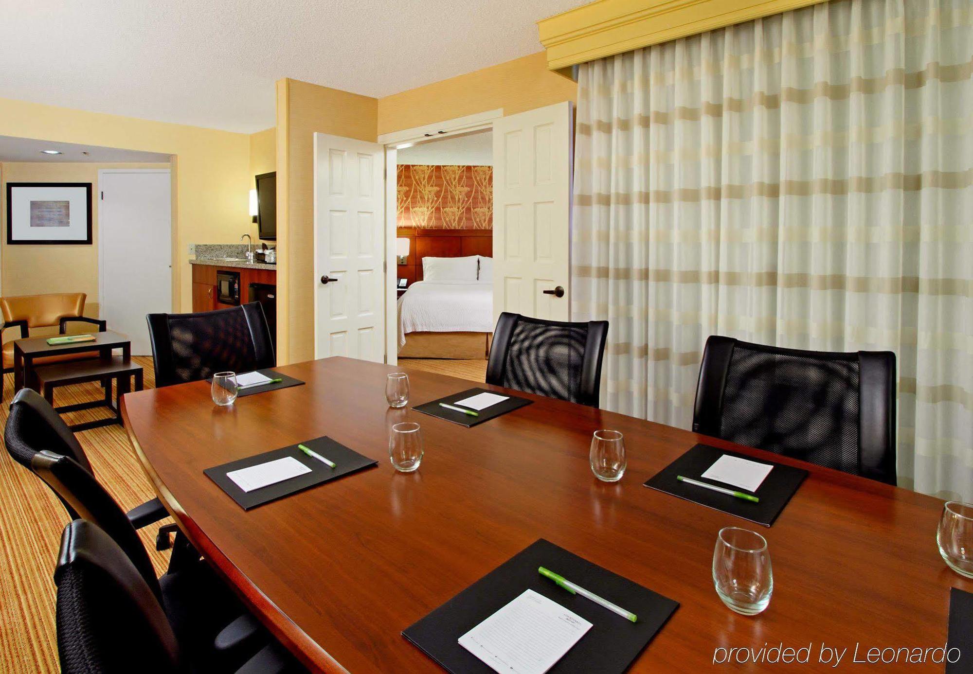 Courtyard By Marriott Richmond Berkeley Hotel Exterior photo