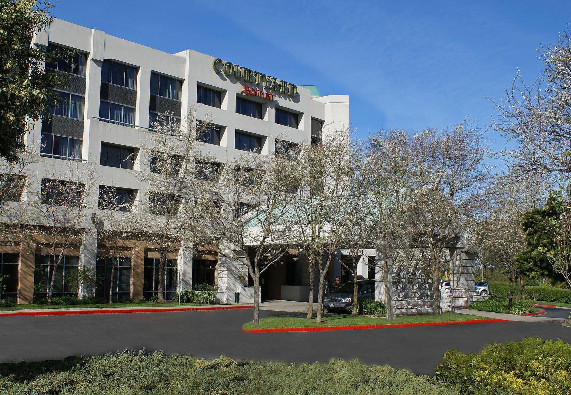 Courtyard By Marriott Richmond Berkeley Hotel Exterior photo